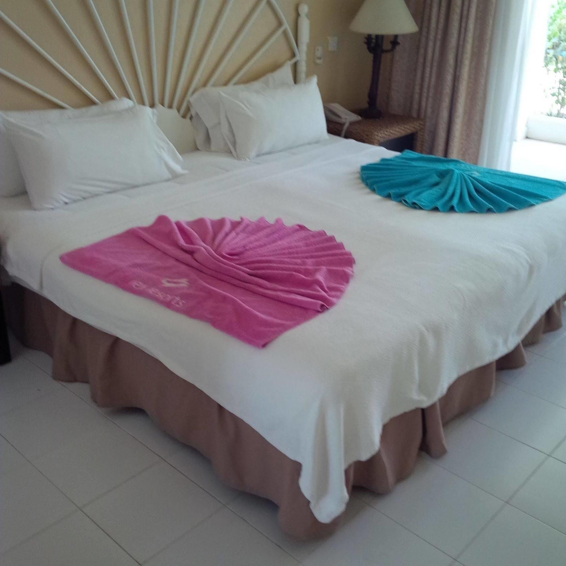Starfish Discovery Bay Holetown Exterior foto
